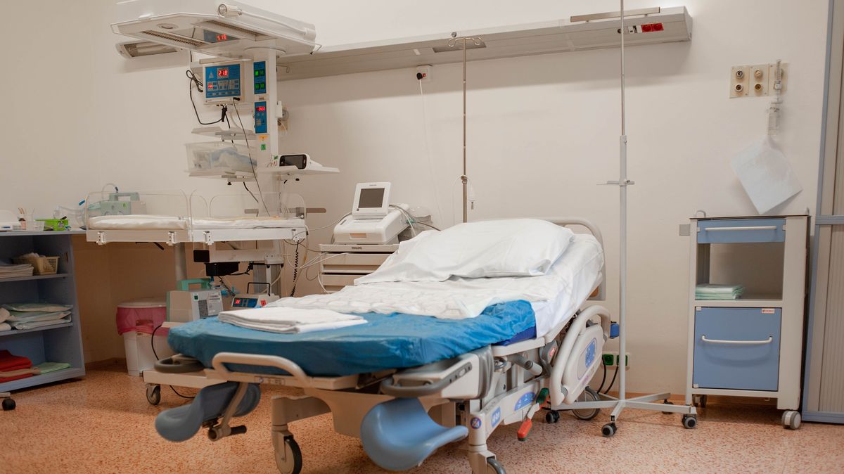 Chrudimská nemocnice zavřela porodnici, rodičky posílá do Pardubic